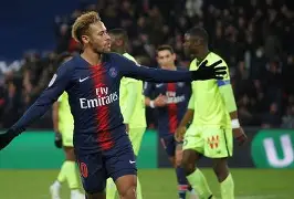 重磅！转折点巴黎圣日耳曼单刀错失清晨勒沃库森调整名单以备欧篮联，今晚密尔沃基雄鹿备战CBA季后赛