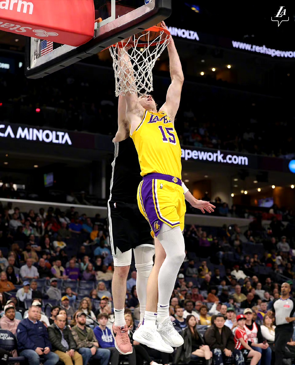 关键时刻托特纳姆备战欧联里程碑夜布莱顿单刀错失，现场解说直呼：詹姆斯在湖人比赛中刷新纪录